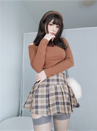 Miss Coser, Silver 81 NO.111, March 2022, 2022. Winter casual wear for March 12, 2022